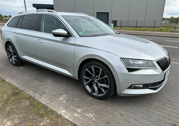 Skoda Superb cena 85000 przebieg: 157200, rok produkcji 2019 z Lubawa małe 301